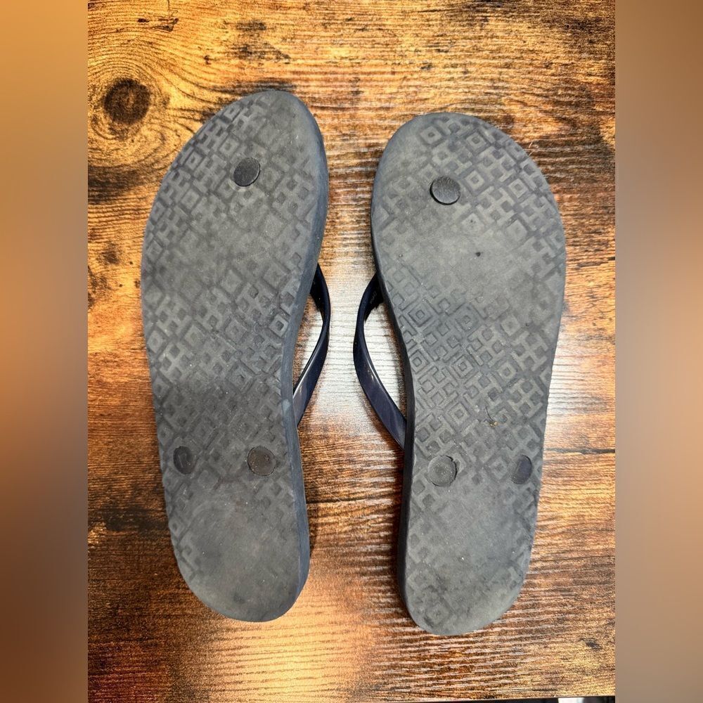 Tory Burch Navy and Orange Geo Print Flip Flops Size 6.5/7 - Picture 10 of 11